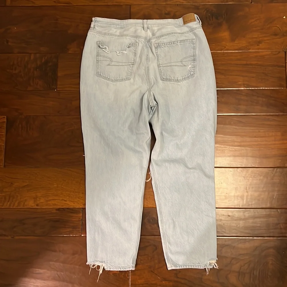 American Eagle Distressed Mom Jean - Picture 5 of 10